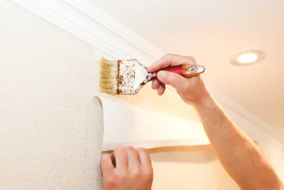 Pose de papier peint à Brûlon — revêtements muraux et toiles de verre